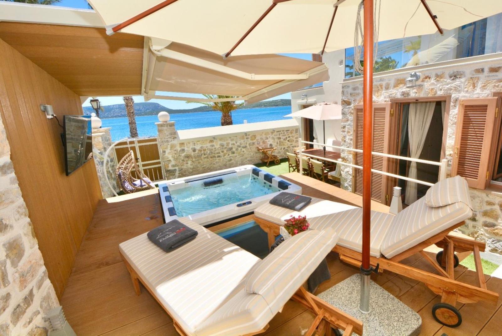Sea-Front Jacuzzi&Garden Luxury Rock Villa Ermioni Exterior foto